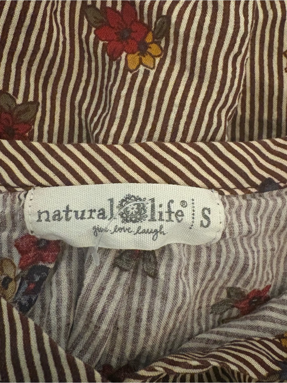 NATURAL LIFE Abby Blouse in Ditsy Garden Stripe - Picture 5 of 9